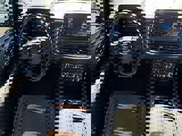 Used 2024 GMC Yukon AT4 w/ Technology Package image 15