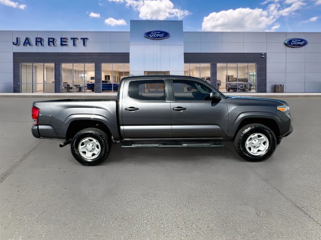 Used 2017 Toyota Tacoma SR RWD image 8