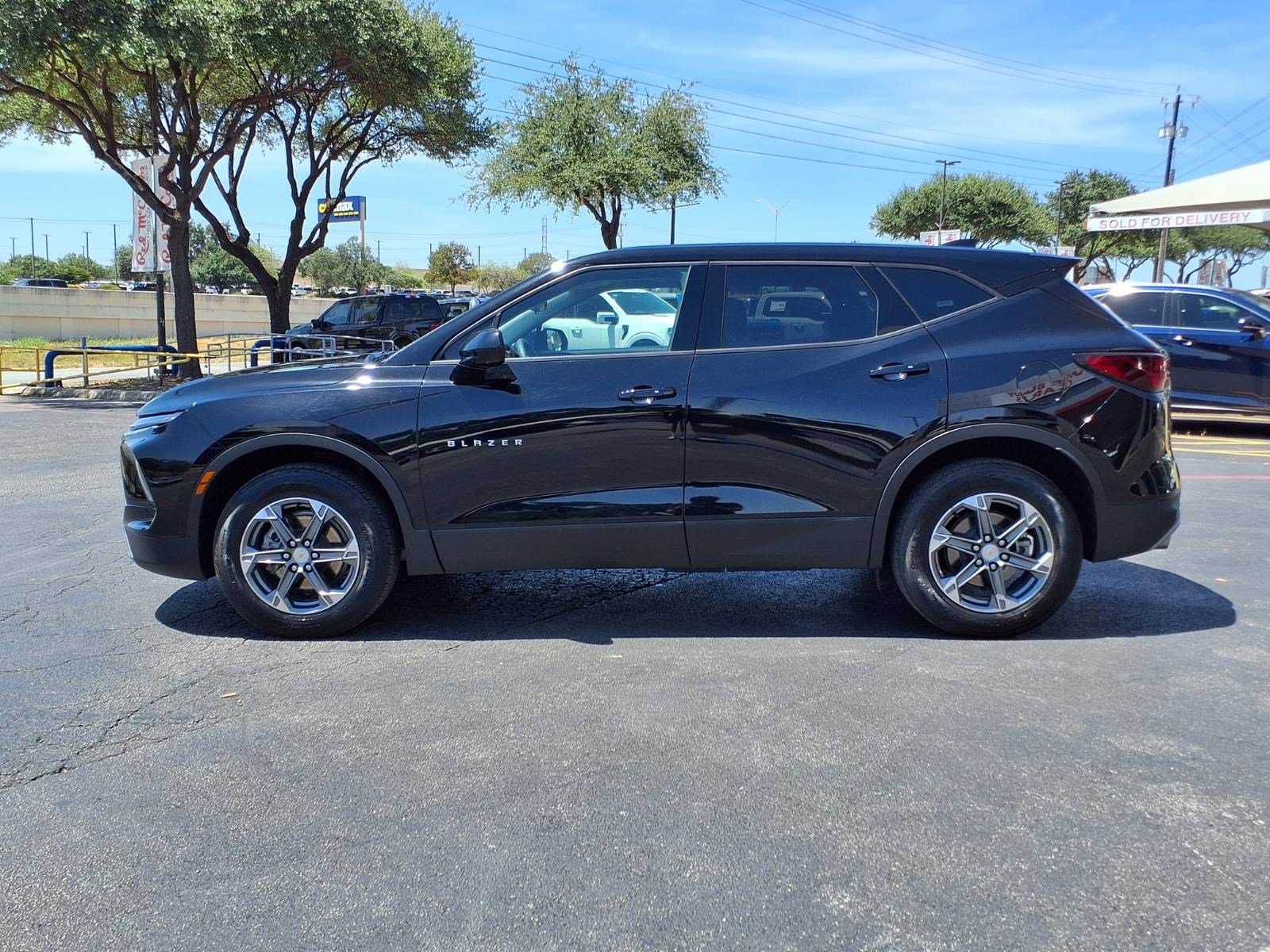 Used 2025 Chevrolet Blazer LT AWD/4WD image 8