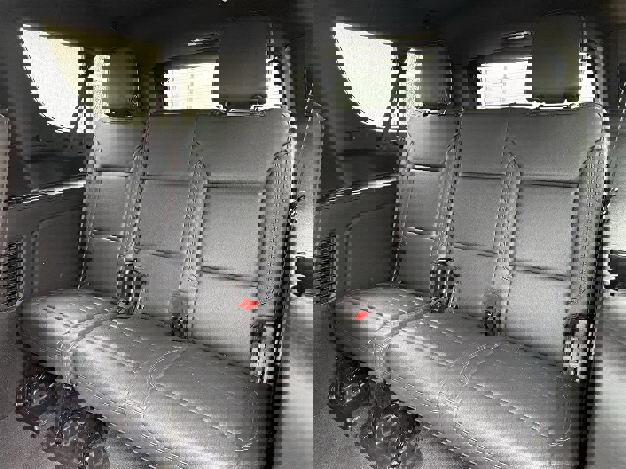 Used 2025 Chevrolet Suburban Z71 w/ Comfort Package image 28