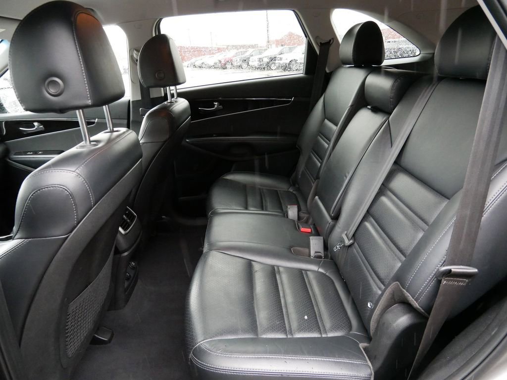 Used 2019 Kia Sorento EX image 11