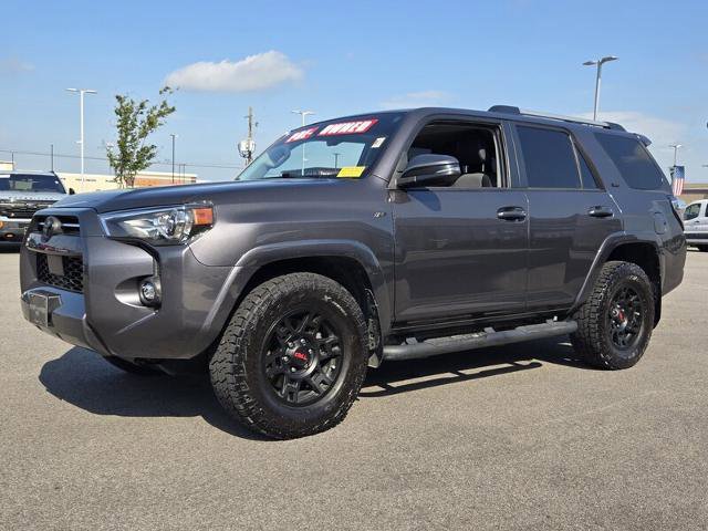 Used 2021 Toyota 4Runner SR5 Premium w/ Moonroof Package RWD image 2