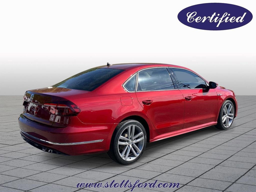 Used 2018 Volkswagen Passat 2.0T R-Line w/ R-Line Lighting Package FWD image 4