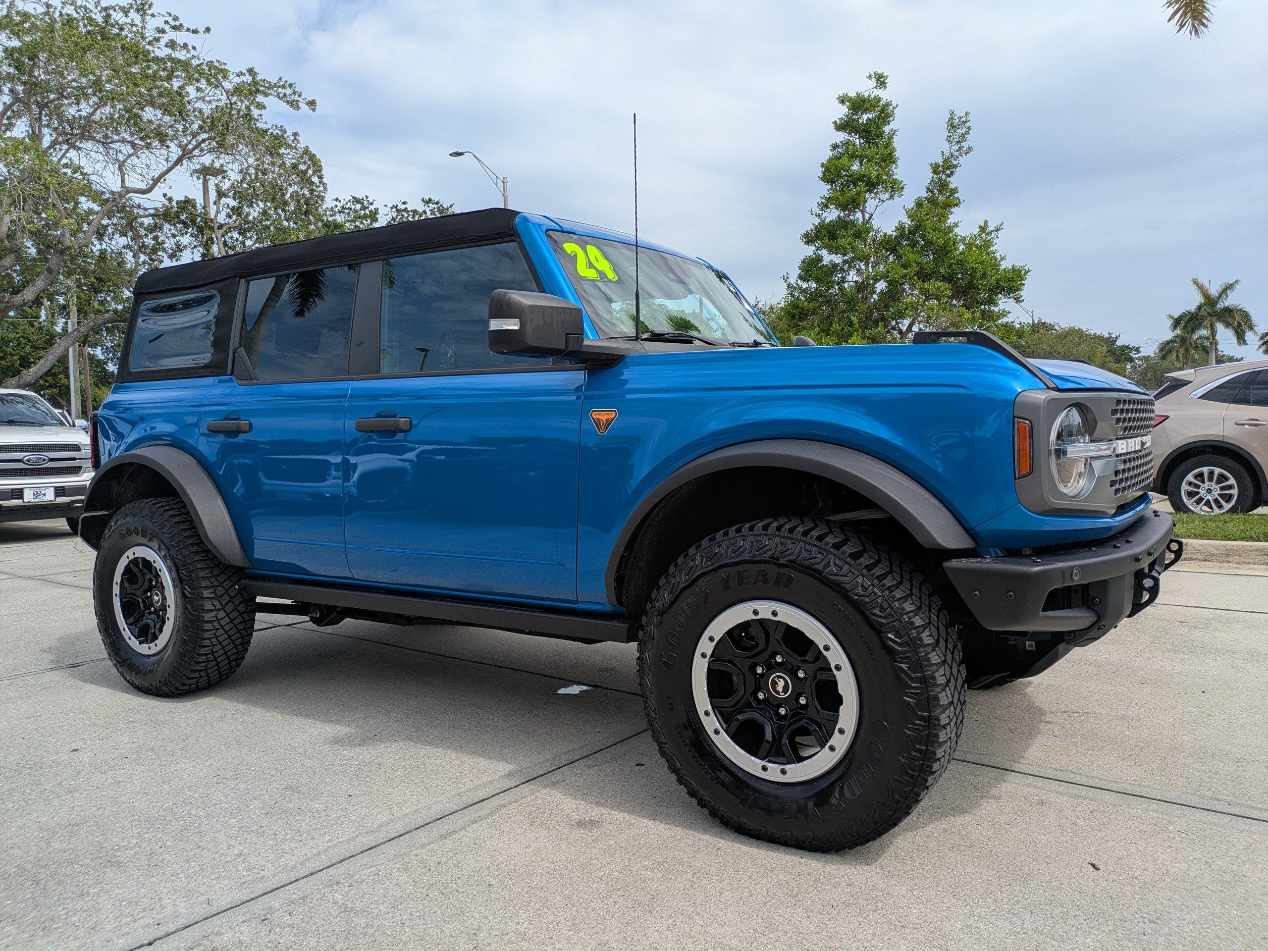 Certified 2024 Ford Bronco Badlands AWD/4WD image 2