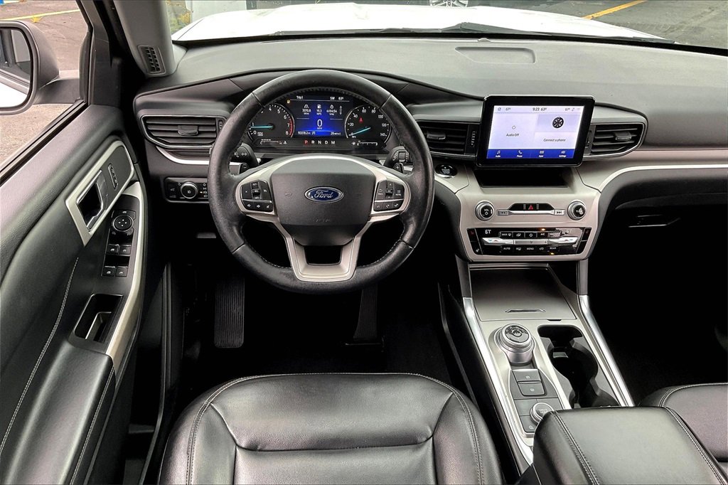Certified 2020 Ford Explorer XLT w/ Equipment Group 202A image 4