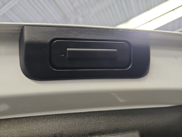 Used 2023 Chevrolet Bolt EUV LT w/ Convenience Package FWD image 13