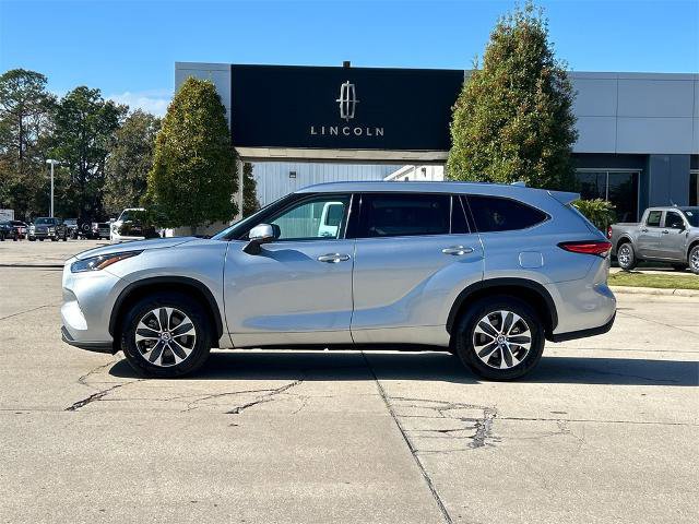 Used 2021 Toyota Highlander XLE image 2