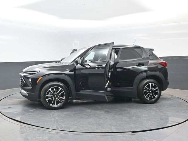 Used 2025 Chevrolet TrailBlazer LT AWD/4WD image 28