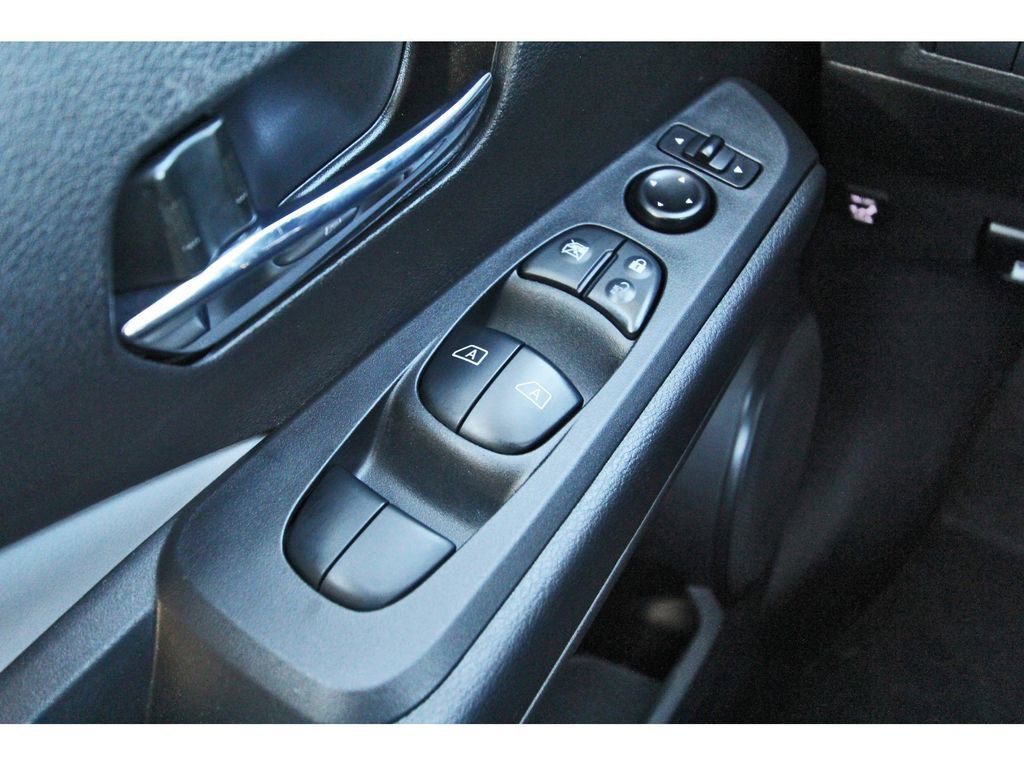 Used 2023 Nissan Kicks SR w/ SR Premium Package image 21