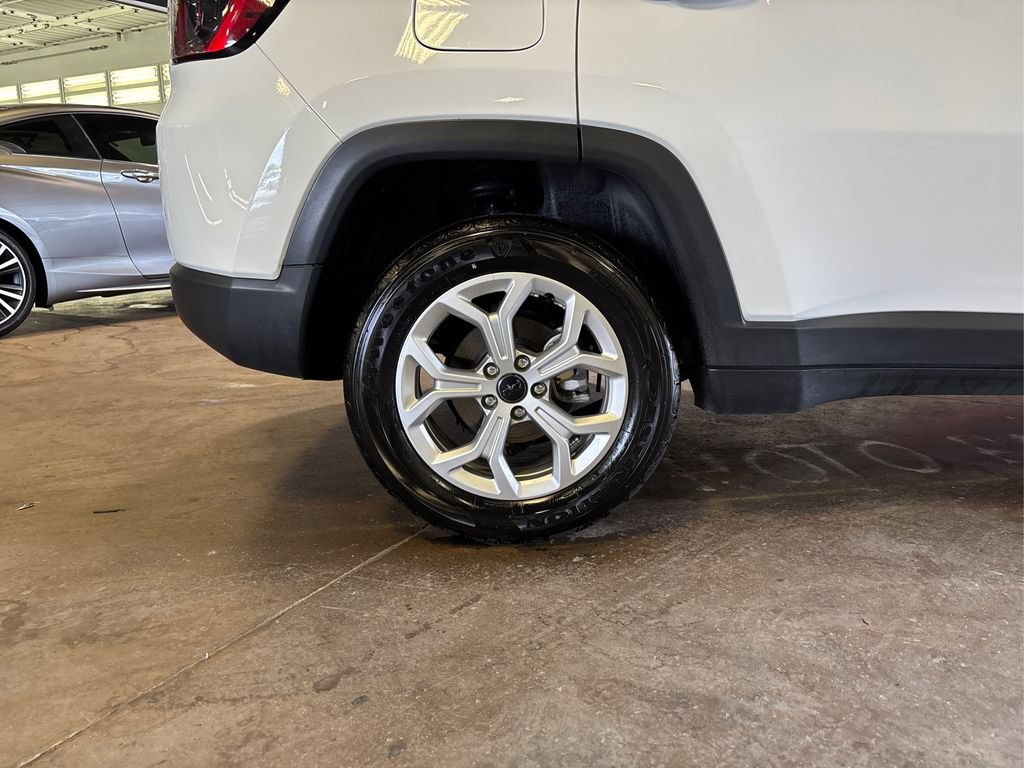 Used 2025 Jeep Compass Latitude AWD/4WD image 19