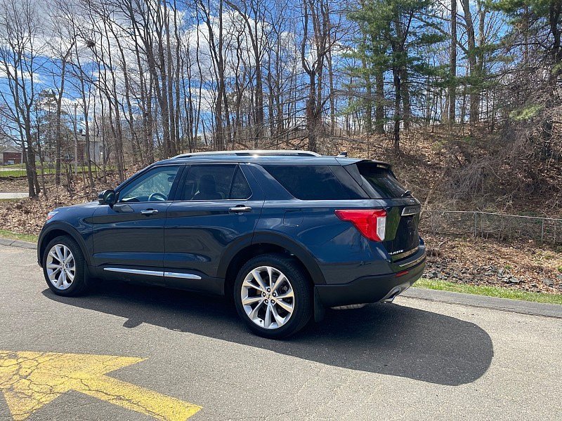 Certified 2023 Ford Explorer Platinum w/ Technology Package AWD/4WD image 3