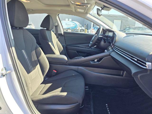Used 2025 Hyundai Elantra SEL FWD image 17