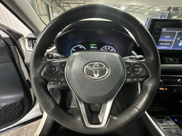 Used 2022 Toyota RAV4 XLE Premium AWD/4WD image 15