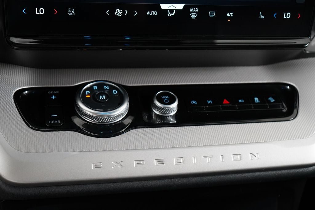Certified 2025 Ford Expedition Active AWD/4WD image 17