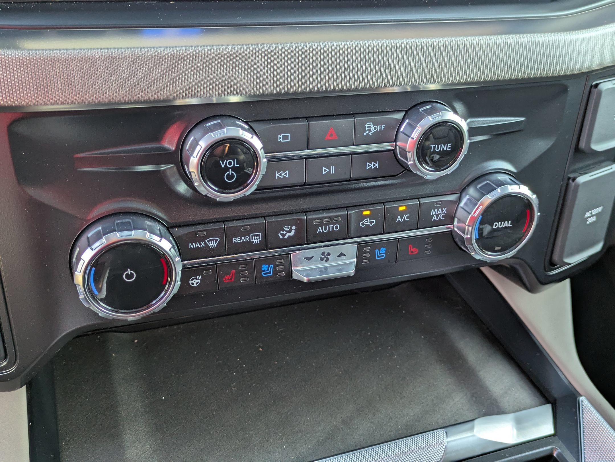 Certified 2025 Ford F450 Platinum w/ Platinum Plus Package AWD/4WD image 23