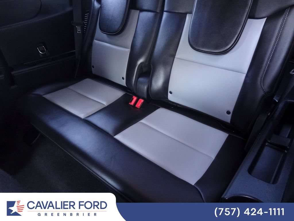 Certified 2022 Ford Explorer XLT w/ Equipment Group 202A RWD image 8