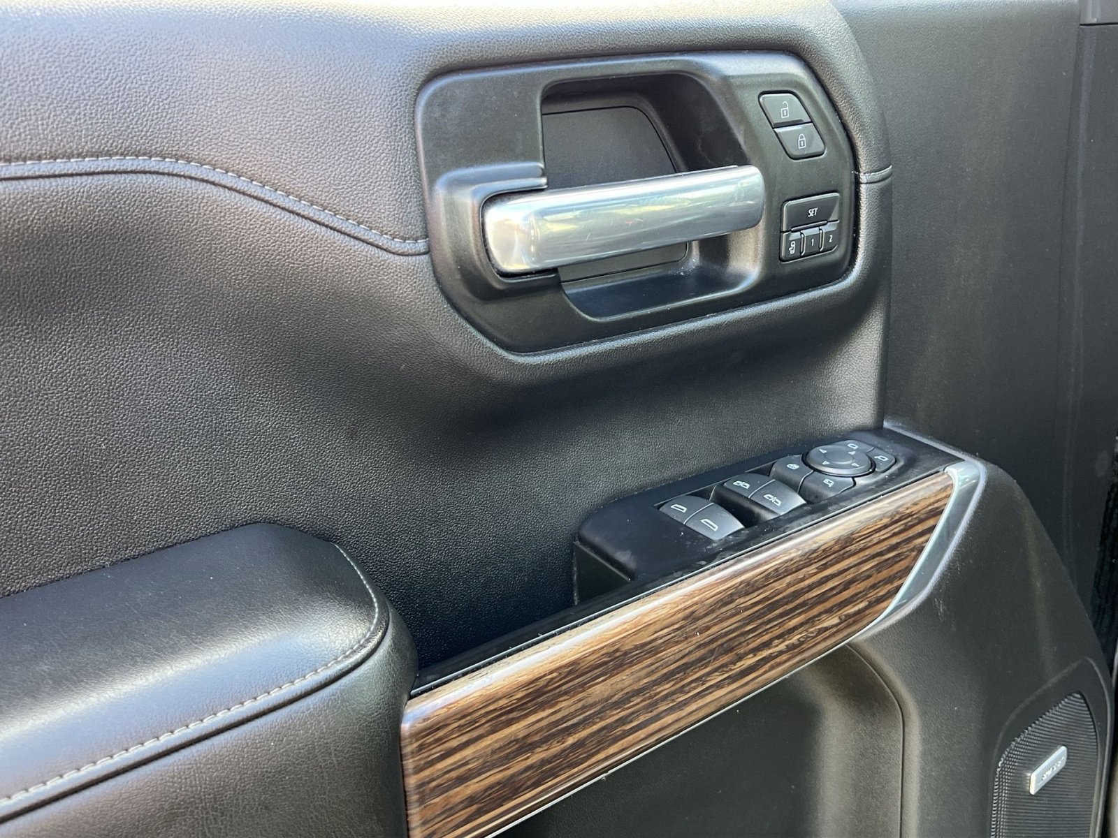 Used 2019 Chevrolet Silverado 1500 High Country w/ Z71 Off-Road Package image 15