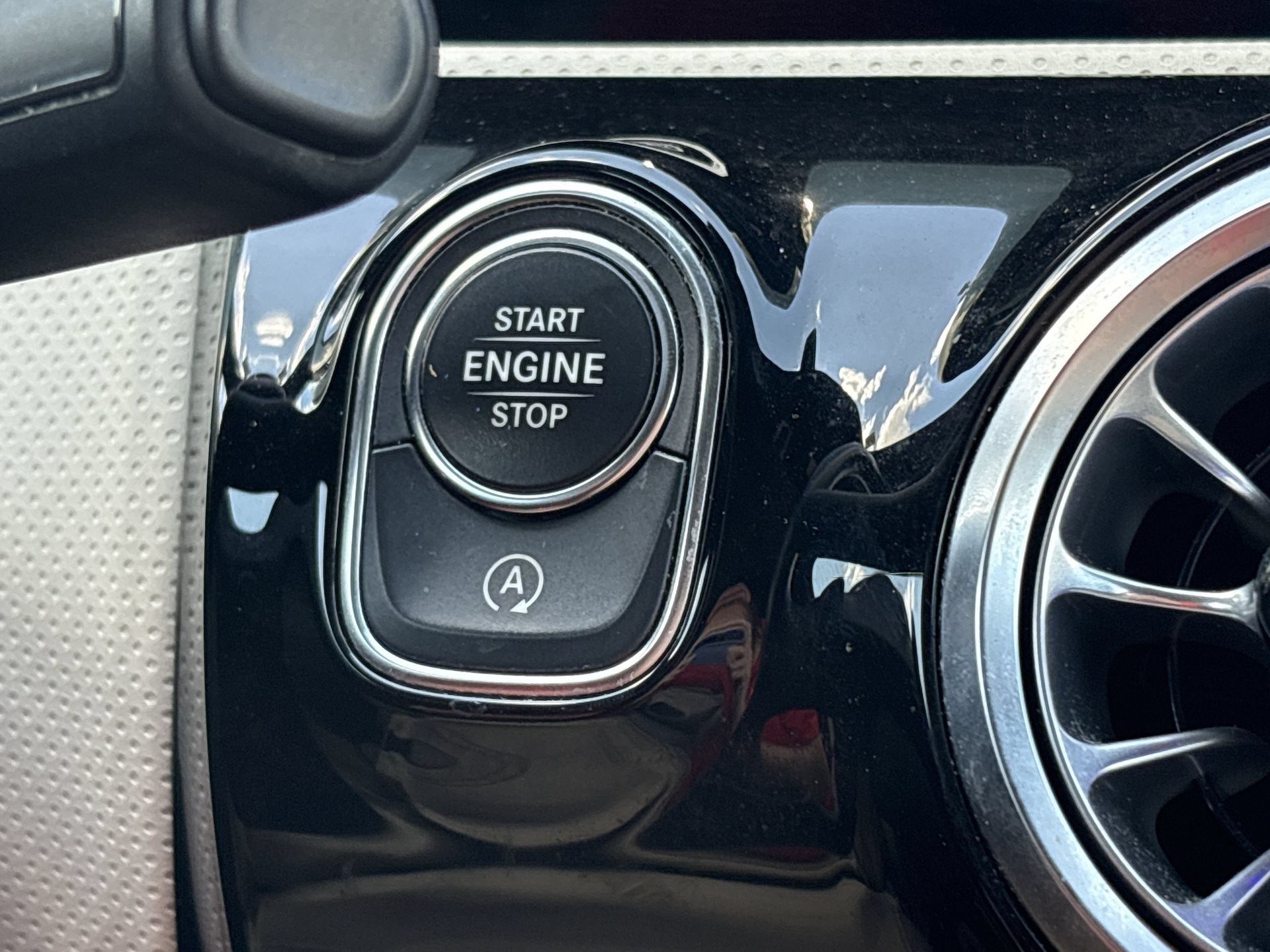 Used 2023 Mercedes-Benz CLA 250 4MATIC w/ Premium Package image 9