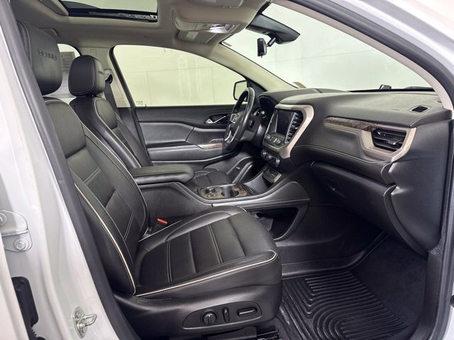 Used 2020 GMC Acadia Denali w/ Technology Package AWD/4WD image 3
