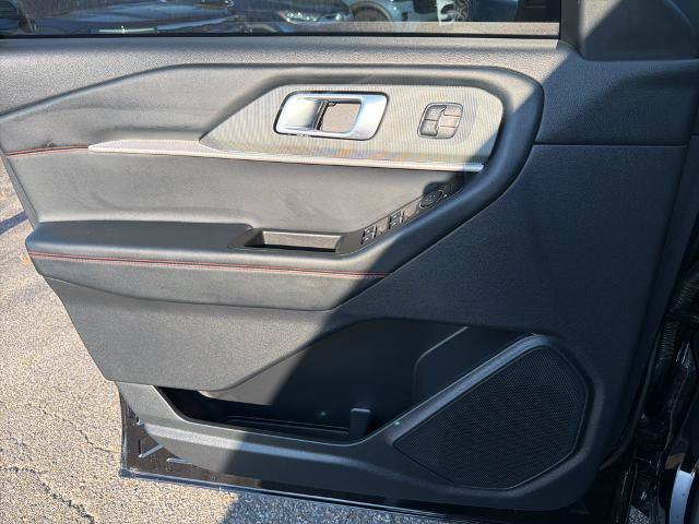 Certified 2025 Ford Explorer ST AWD/4WD image 9