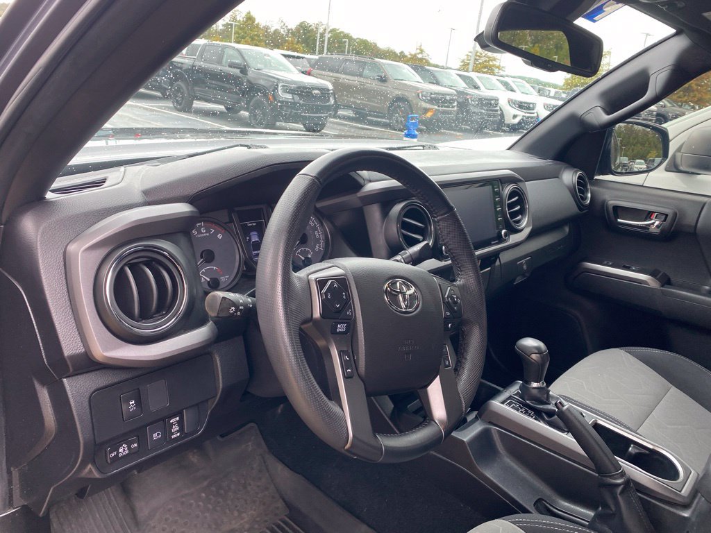 Used 2022 Toyota Tacoma TRD Off-Road AWD/4WD image 10