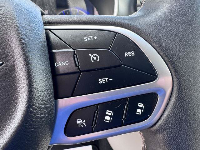 Used 2023 Chrysler Pacifica Touring-L FWD image 27