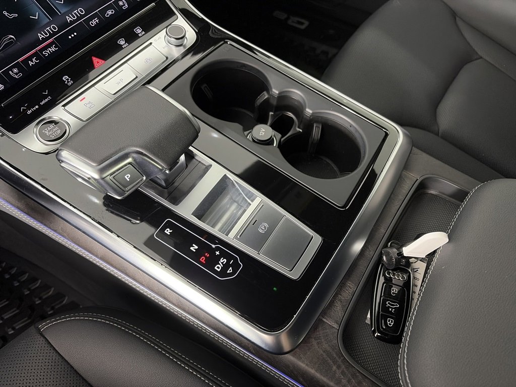 Used 2023 Audi Q8 Prestige image 23