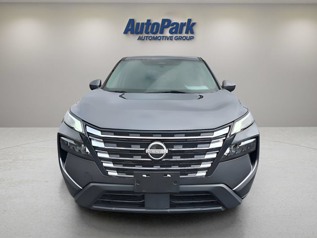Used 2024 Nissan Rogue SV AWD/4WD image 2
