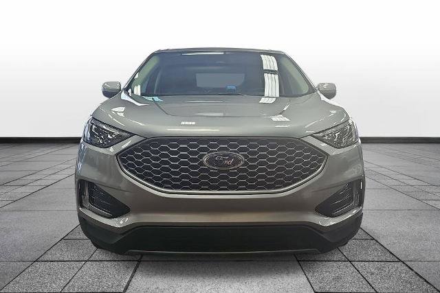 Certified 2023 Ford Edge SEL w/ Convenience Package AWD/4WD image 2