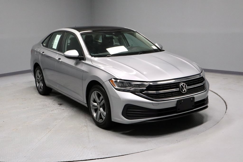 Used 2024 Volkswagen Jetta SE FWD image 1