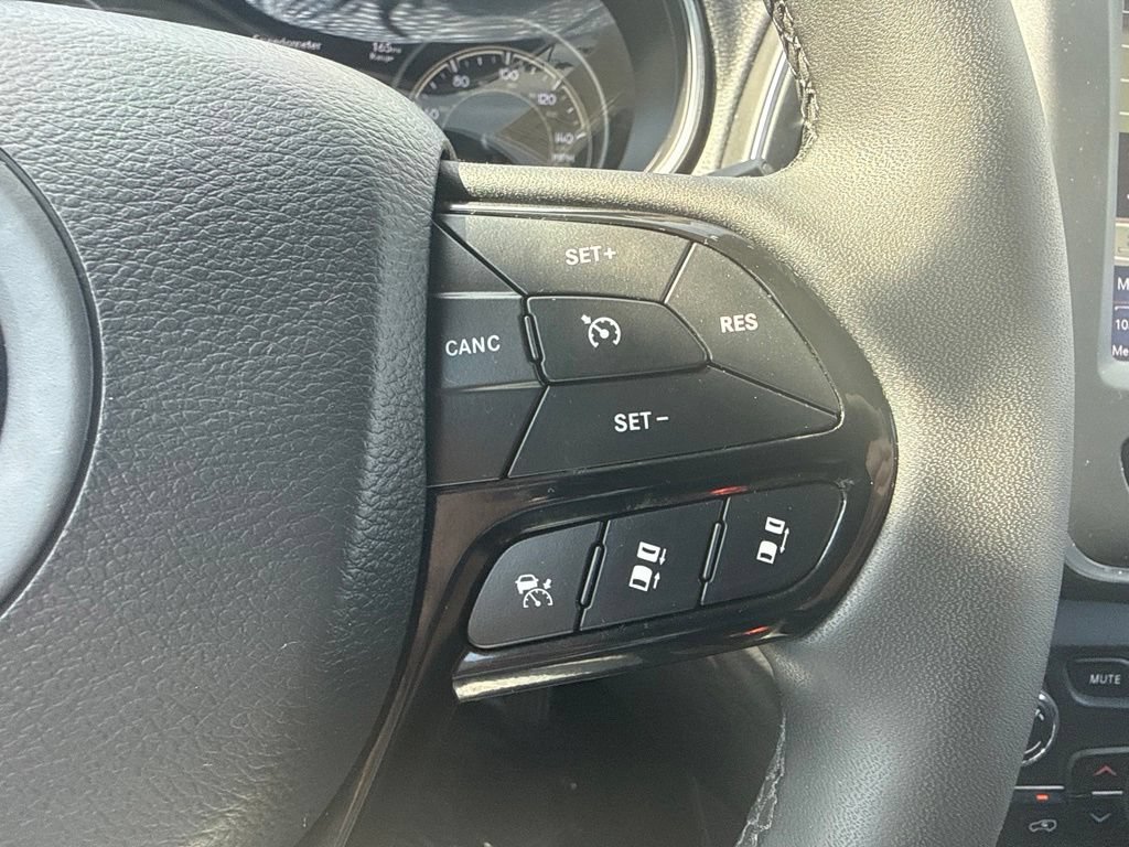Used 2023 Jeep Cherokee Altitude Lux w/ Mopar Interior Package AWD/4WD image 21