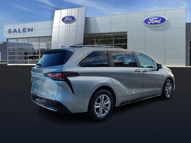 Used 2021 Toyota Sienna Limited image 3