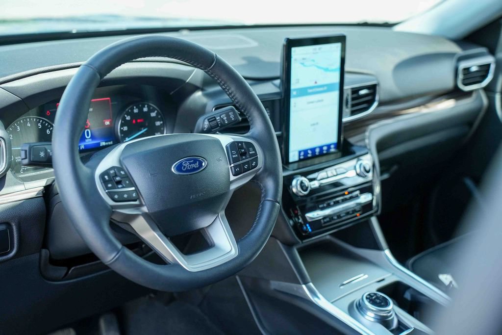 Certified 2023 Ford Explorer Limited w/ Limited Technology Package AWD/4WD image 30