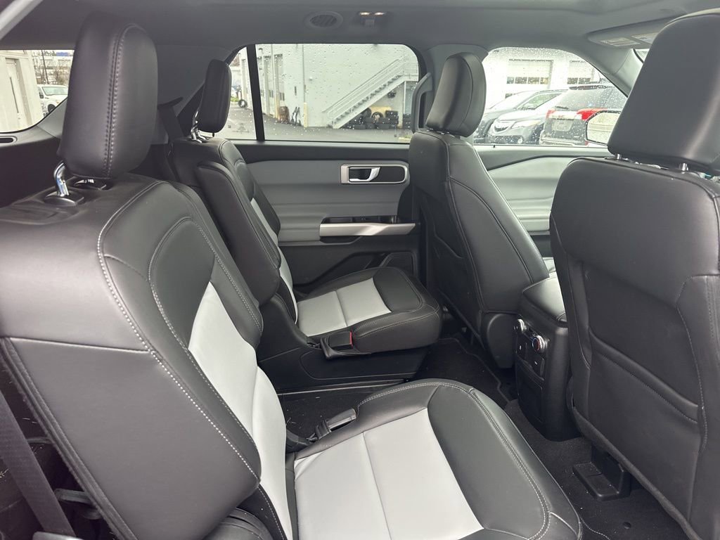 Certified 2022 Ford Explorer XLT w/ Equipment Group 202A image 11