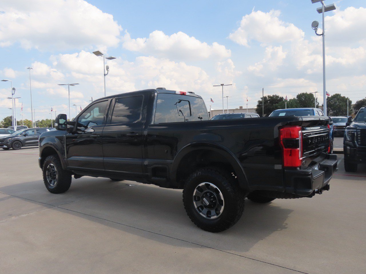 Certified 2024 Ford F350 Platinum w/ Tremor Off-Road Package AWD/4WD image 13
