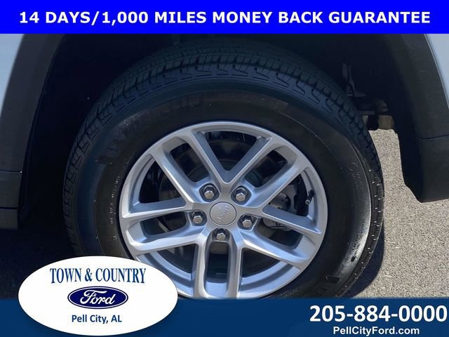 Used 2024 Jeep Grand Cherokee Laredo X image 9