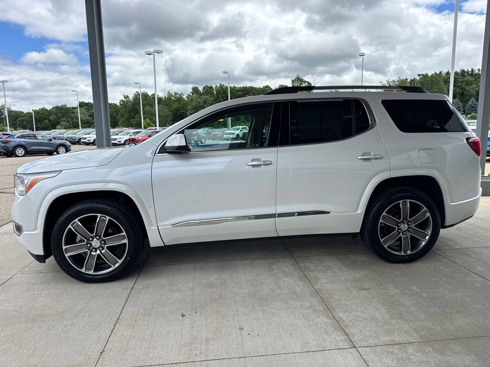 Used 2019 GMC Acadia Denali AWD/4WD image 4