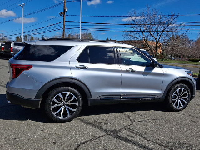 Certified 2023 Ford Explorer ST-Line w/ Class IV Trailer Tow Package image 5