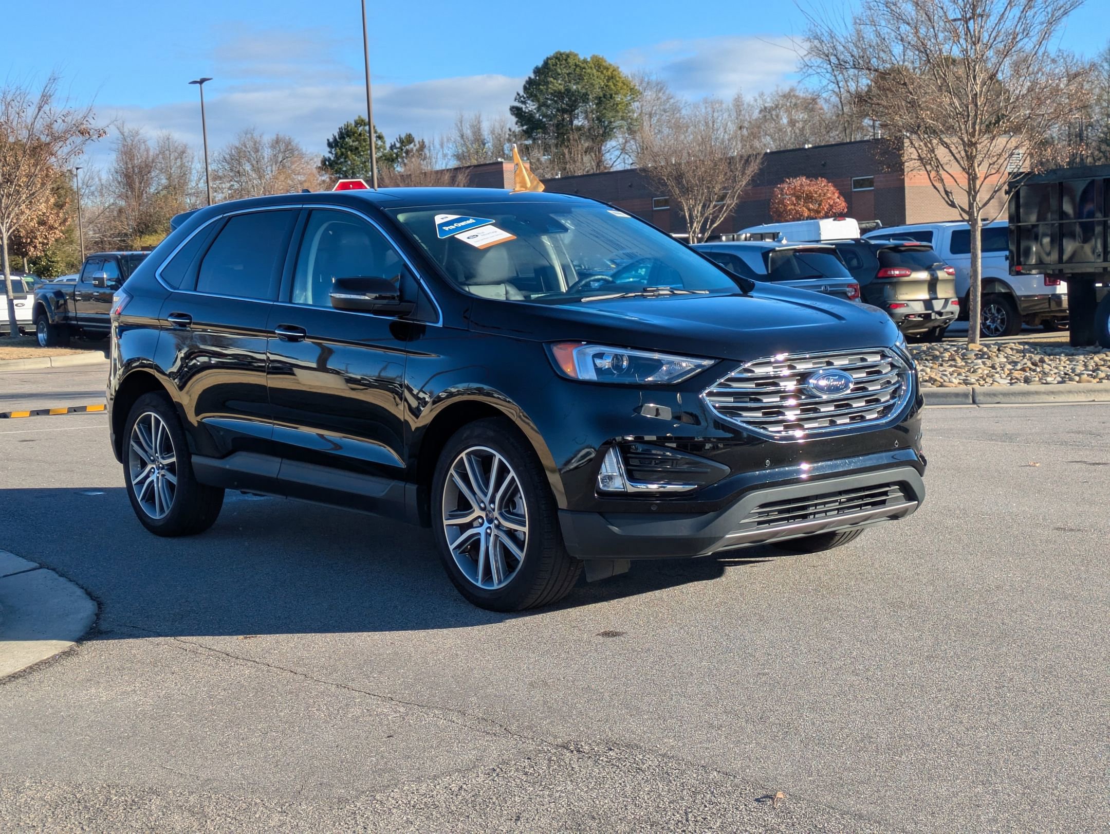 Certified 2022 Ford Edge Titanium w/ Class II Trailer Tow Package image 9
