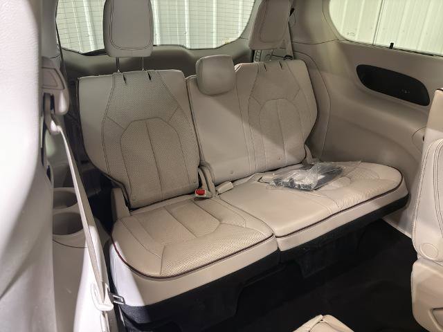 Used 2019 Chrysler Pacifica Limited image 34