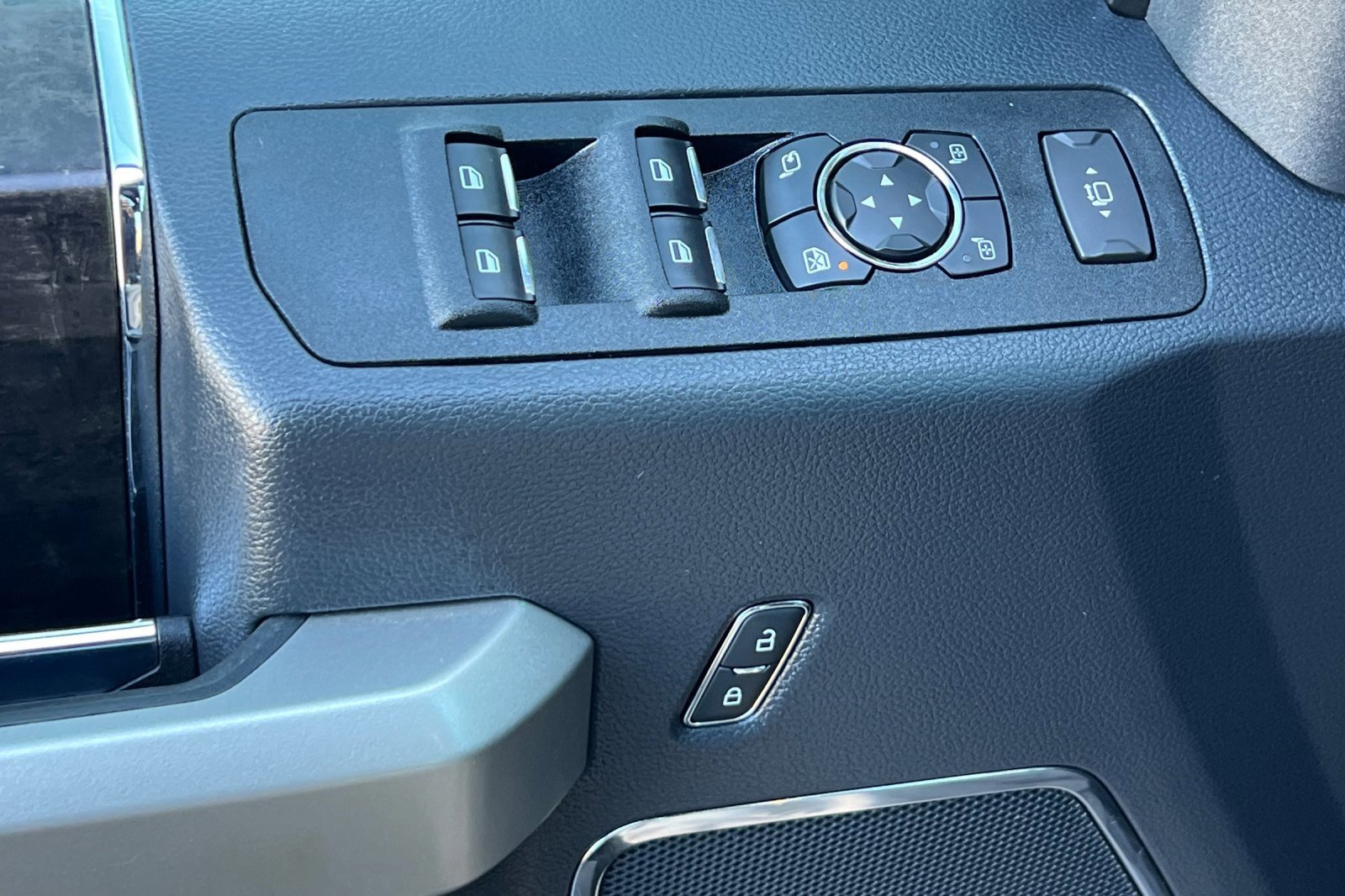 Certified 2022 Ford F250 Lariat w/ FX4 Off-Road Package image 11