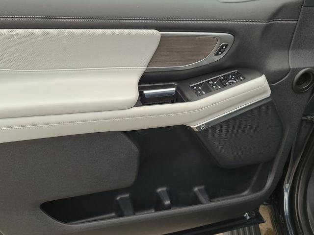 Certified 2025 Ford Expedition Platinum w/ Platinum Ultimate Package AWD/4WD image 22