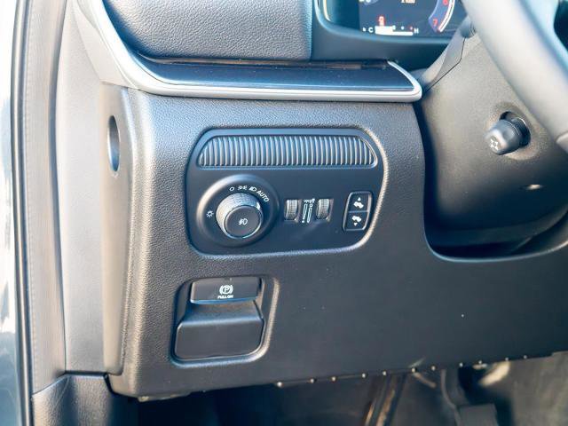 Used 2023 Jeep Wagoneer BASE w/ Convenience Group I image 16