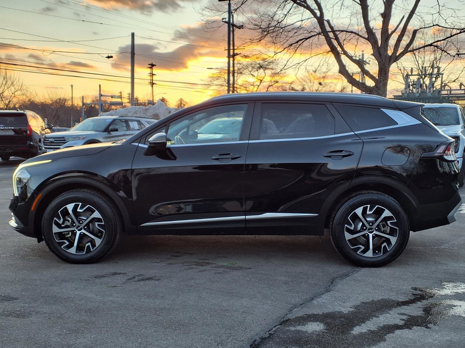 Used 2023 Kia Sportage EX image 2