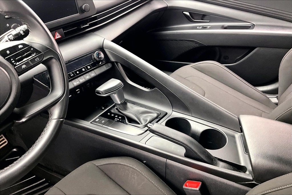 Used 2025 Hyundai Elantra Sport FWD image 15