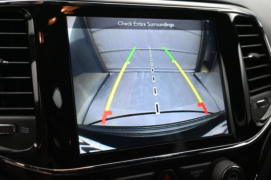 Used 2019 Jeep Grand Cherokee Altitude RWD image 9