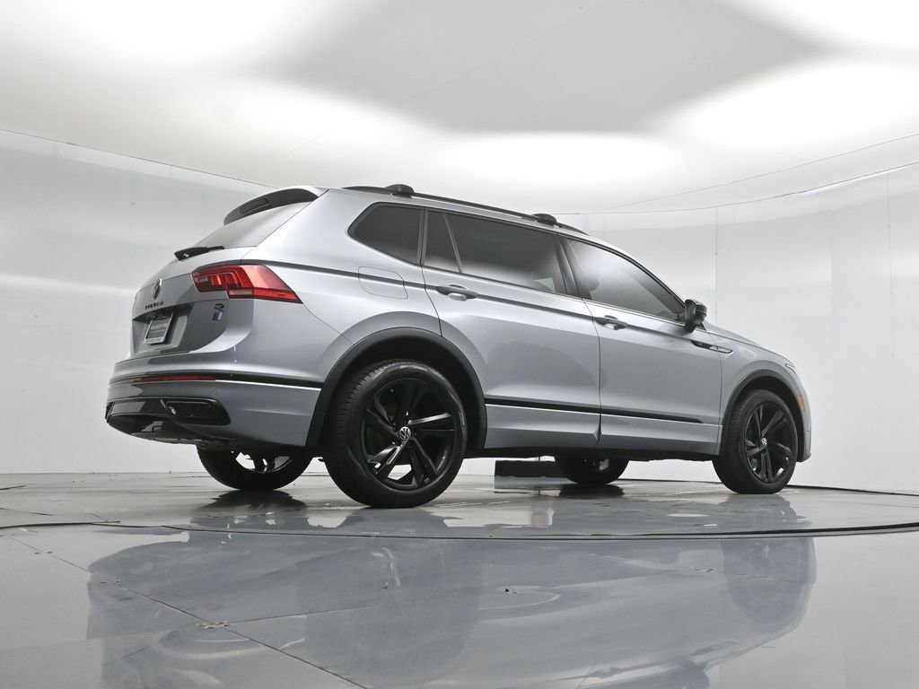 Used 2023 Volkswagen Tiguan SE R-Line FWD image 15