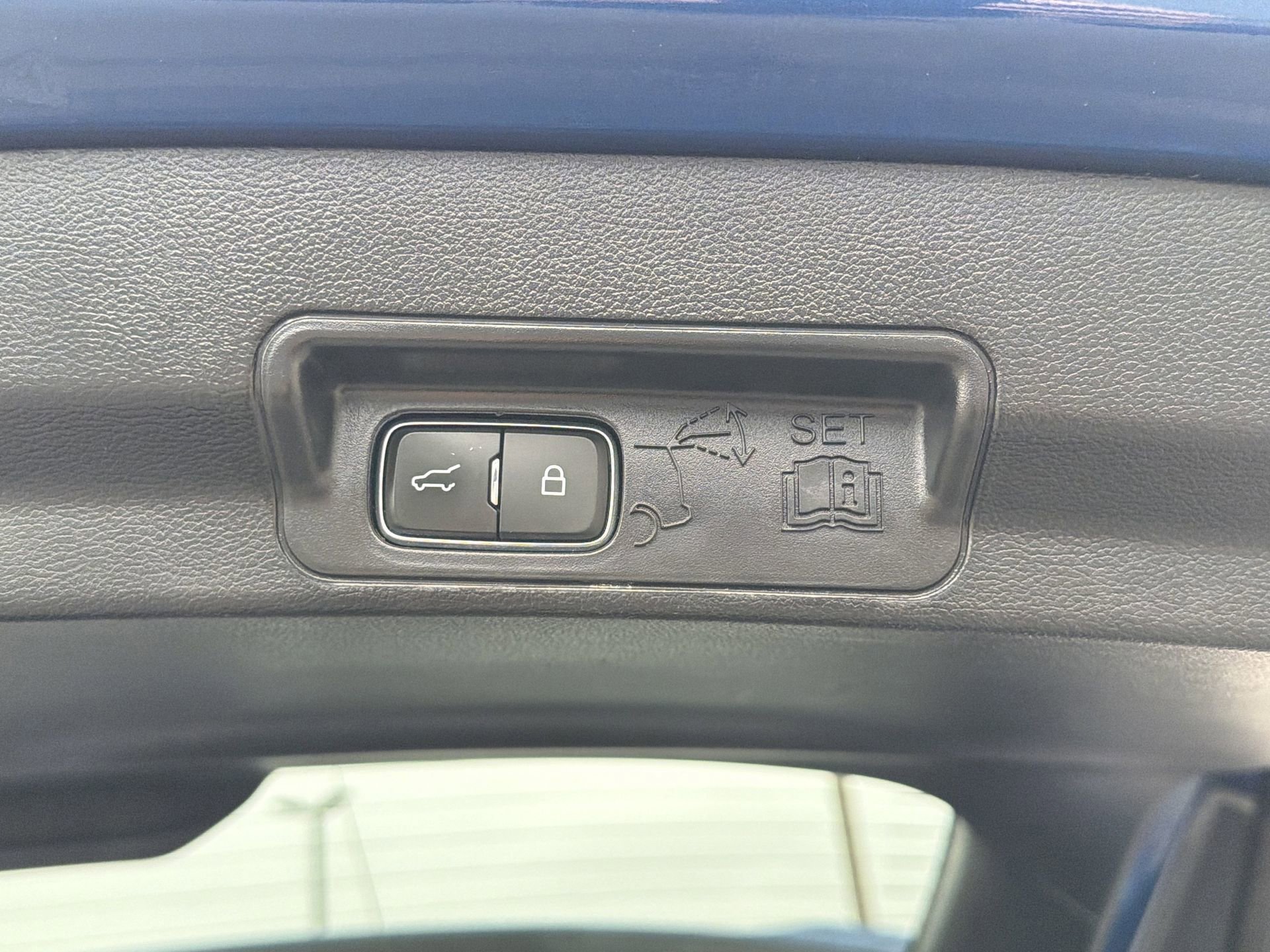 Certified 2022 Ford Explorer XLT w/ Equipment Group 202A image 33