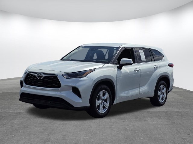 Used 2022 Toyota Highlander L FWD image 7