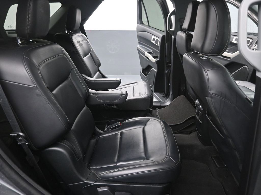 Certified 2021 Ford Explorer XLT w/ Equipment Group 202A image 10